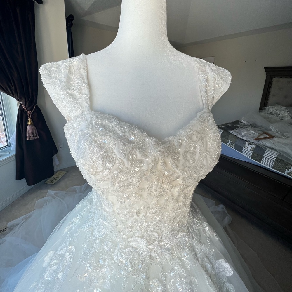 DEMETRIOS WEDDING DRESS - Picture 4 of 16